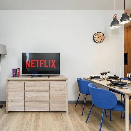Lumina I 2Br Apart Near Centrum Praskie Koneser I Parking I Balcony Варшава