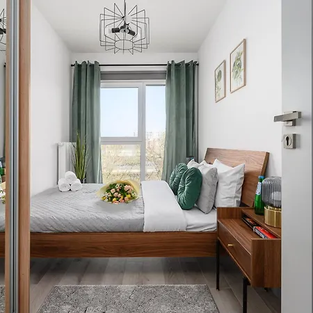 Lumina I 2Br Apart Near Centrum Praskie Koneser I Parking I Balcony Варшава