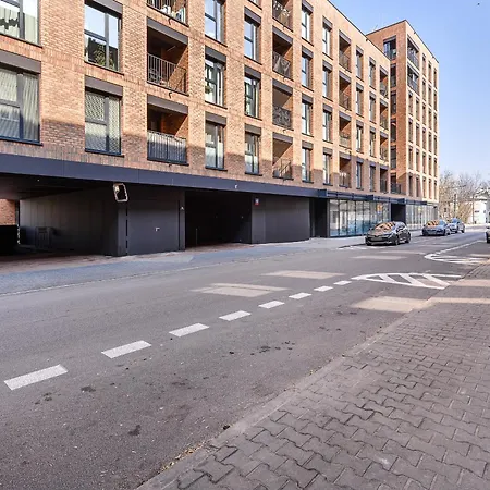 Lumina I 2Br Apart Near Centrum Praskie Koneser I Parking I Balcony 바르샤바