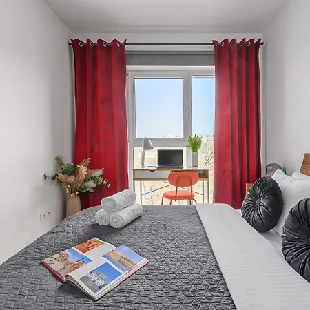 Lumina I 2br Near Centrum Praskie Koneser I Parking I Balcony Appartement