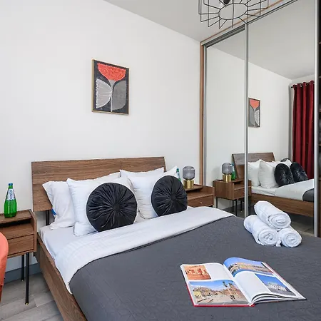 Lumina I 2br Near Centrum Praskie Koneser I Parking I Balcony *